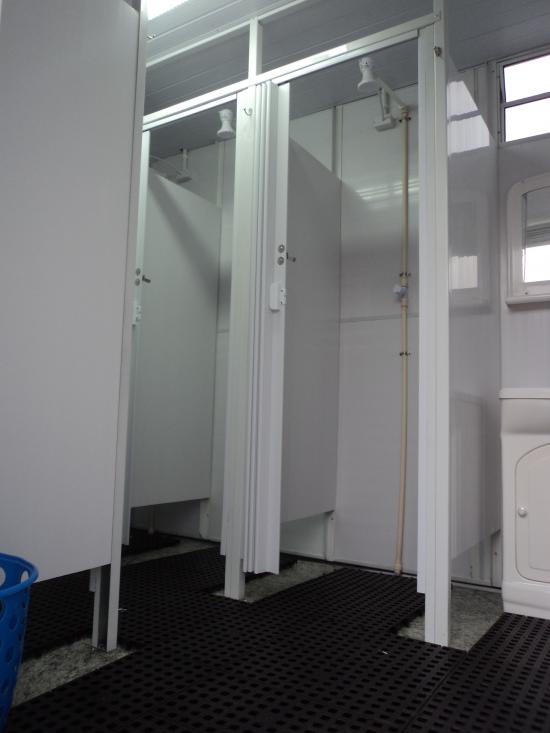 container-vip-luxo-chuveiro