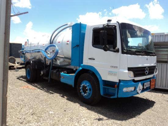caminhao-mercedes-benz-1725---attego