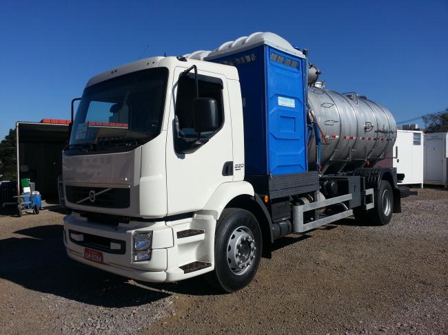 4-Caminhão Volvo VM220